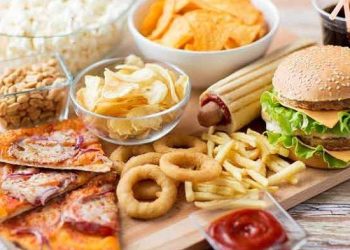 5 Makanan yang Bikin Wajah Auto Jerawatan