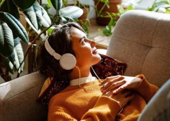 Playlist Wajib Buat Temenin Kerja atau Belajar!