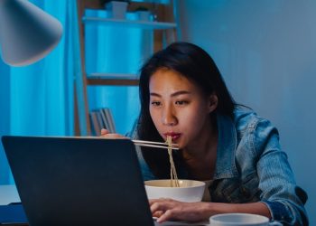 Makan Malam Bikin Gendut? Ini Fakta yang Harus Kamu Tahu