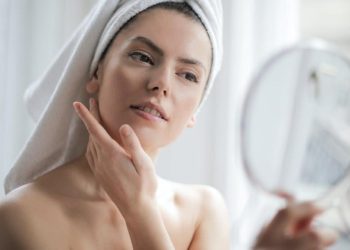 Mitos vs Fakta tentang Skincare, Jangan Salah Pakai!