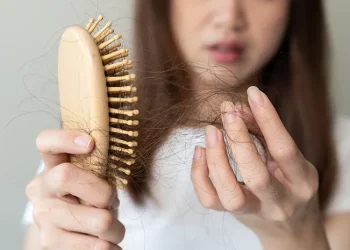 Rambut Rontok Parah? Mungkin Ini Penyebabnya!