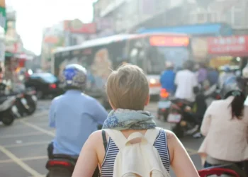 BACKPACKING KE LUAR NEGERI DENGAN BUDGET TIPIS? BISA BANGET!