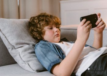 Detox Digital: Kurangi HP, Hidup Lebih Happy!