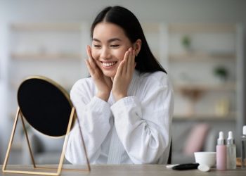 Skincare Minimalis: Apakah Lebih Efektif untuk Kulit Anak Muda?