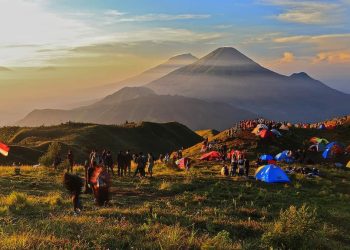 ️ Komunitas Pendaki Gunung: Antara Tantangan & Manfaat yang Bikin Ketagihan! ️