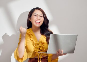 BISA GAK SIH KERJA TANPA HARUS IKUT TREN?