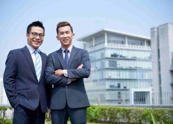 APA SIH BEDANYA CEO, FOUNDER, DAN CO-FOUNDER?