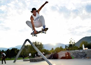 Surfing & Skateboarding: Budaya Ekstrem yang Digandrungi Anak Muda!