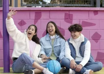 Dari Hobi Jadi Karier! Komunitas Anak Muda yang Sukses di Dunia Kreatif Gen Z