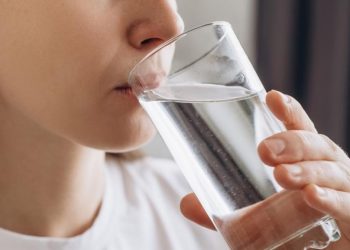 Kenapa Anak Muda Harus Minum Air Lebih Banyak? Bukan Cuma Biar Gak Haus!