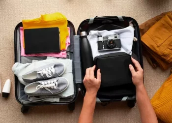 BARANG WAJIB BAWA SAAT TRAVELING BIAR GAK REPOT!