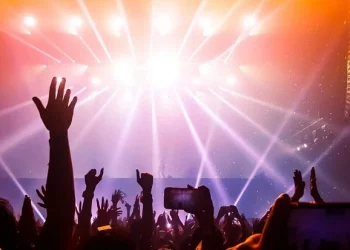 KONSER OFFLINE VS VIRTUAL, MANA YANG LEBIH SERU?