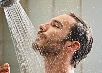 Cold Shower Therapy: Beneran Bisa Boost Kesehatan Mental atau Cuma Tren? ❄️