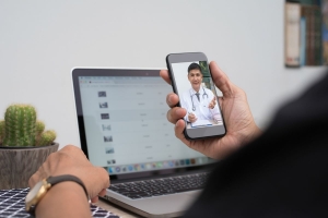 Telemedicine vs. Kunjungan ke Dokter: Masa Depan Kesehatan atau Sekadar Alternatif?