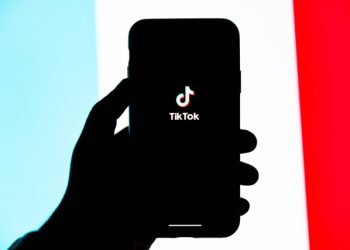 CARA KERJA ALGORITMA TIKTOK: KENAPA LO SCROLL TERUS TANPA HENTI?!