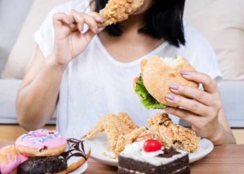 Bahaya Makanan Cepat Saji bagi Kesehatan: Enak di Lidah, Bahaya di Tubuh!