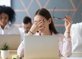 Mata Sehat, Laptop Jalan Terus! Tips Anti Mata Lelah buat Anak Muda yang Sering Nge-laptop