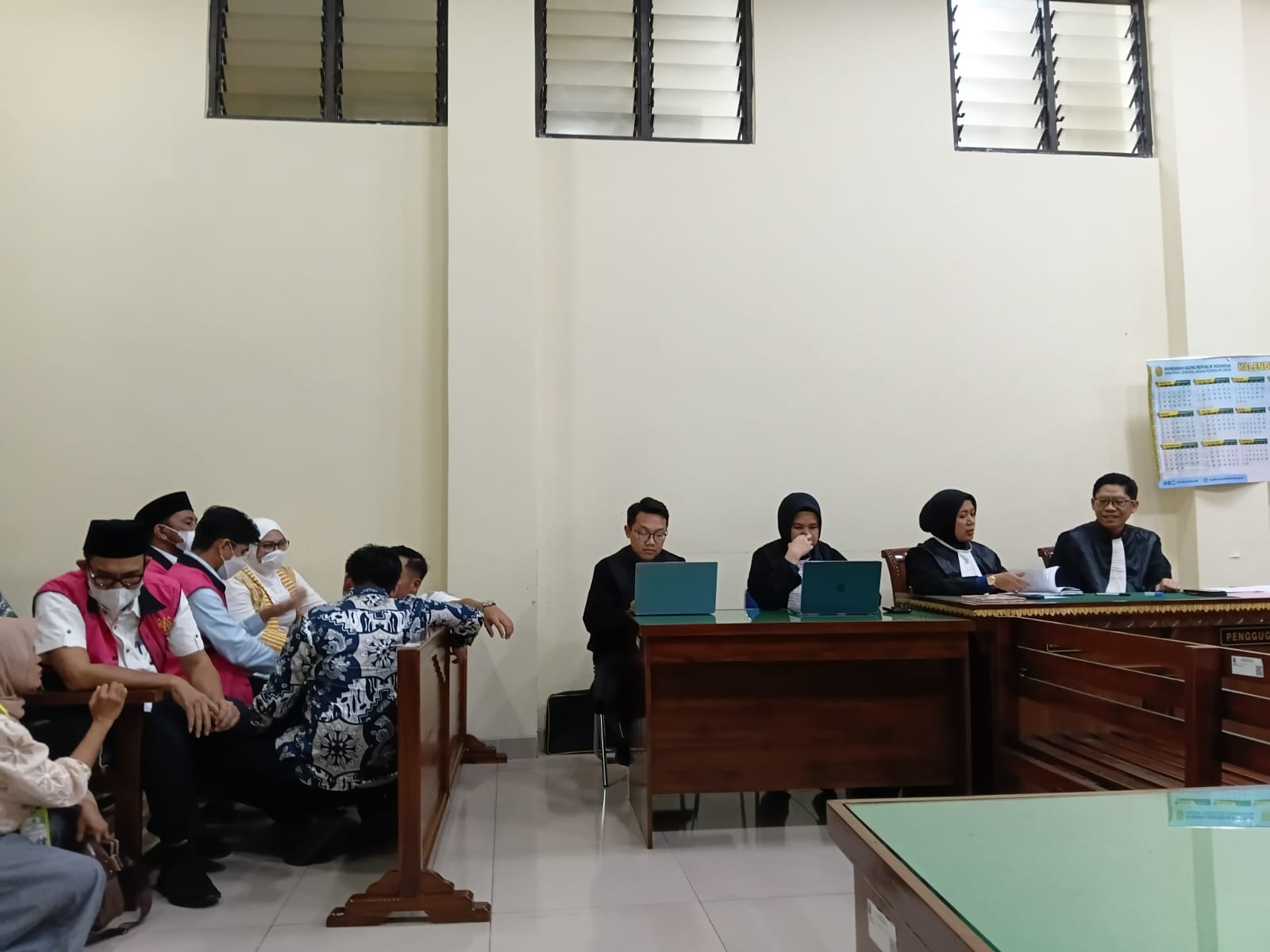 Hakim Beda Pendapat dengan Kejati, Istri Budi Kurniawan Langsung Ucap: “Alhamdulillah, Kalian Segera Gajian”
