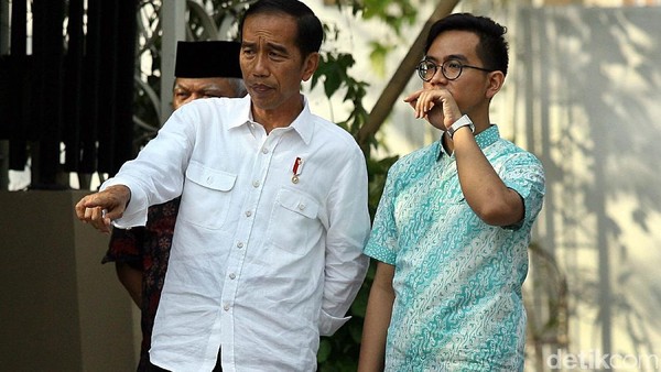 Bukan Penguasa Lagi, Tapi Jokowi Masih Punya Magnet yang Bikin Lawan Geleng Kepala
