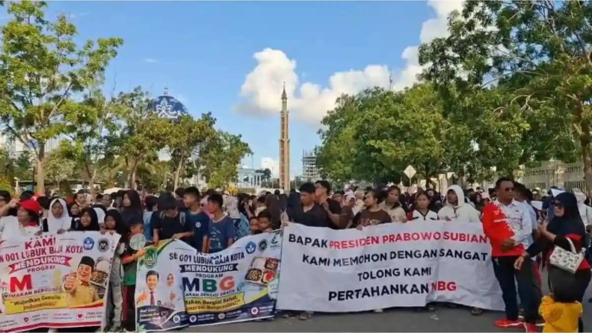 Single Mom, Relawan SPPG, hingga Murid SD-SMP Turun ke Jalan, Polemik MBG Makin Ramai Dibahas